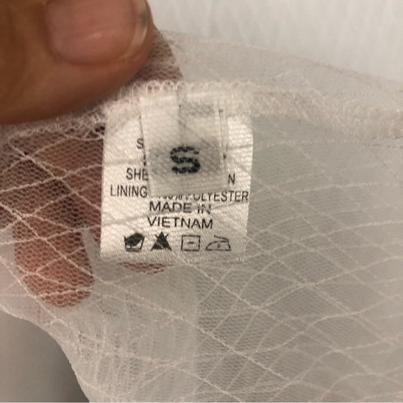 Gina Women’s Top Puff Sleeve Sheer Diamond Pattern Cropped Single Button Close - Picture 5 of 9